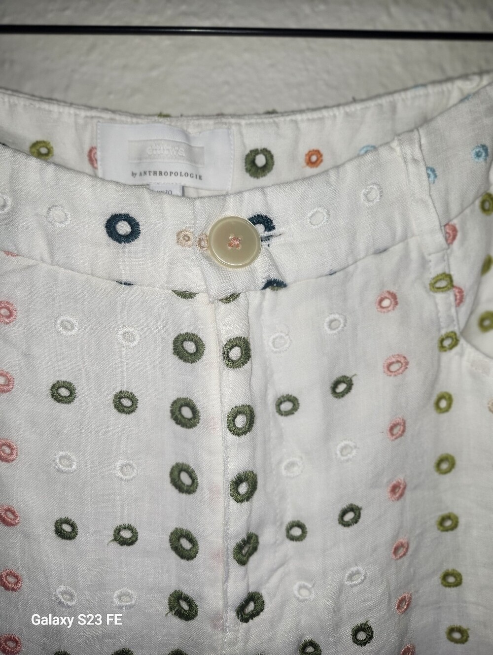 Classic Staple with a Modern Twist!
Gorgeous Linen Pants - Picture 4 of 10